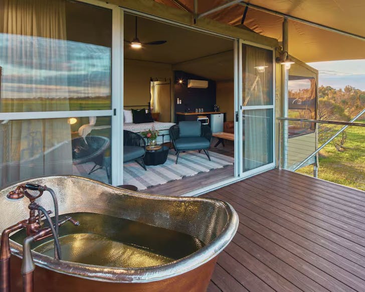 The outdoor bath outside the Melaleuca Luxe glamping tent in WA